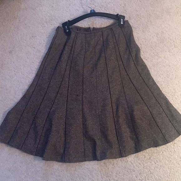 Ann Taylor wool skirt.  Size 2P.  Brown. - Picture 4 of 5